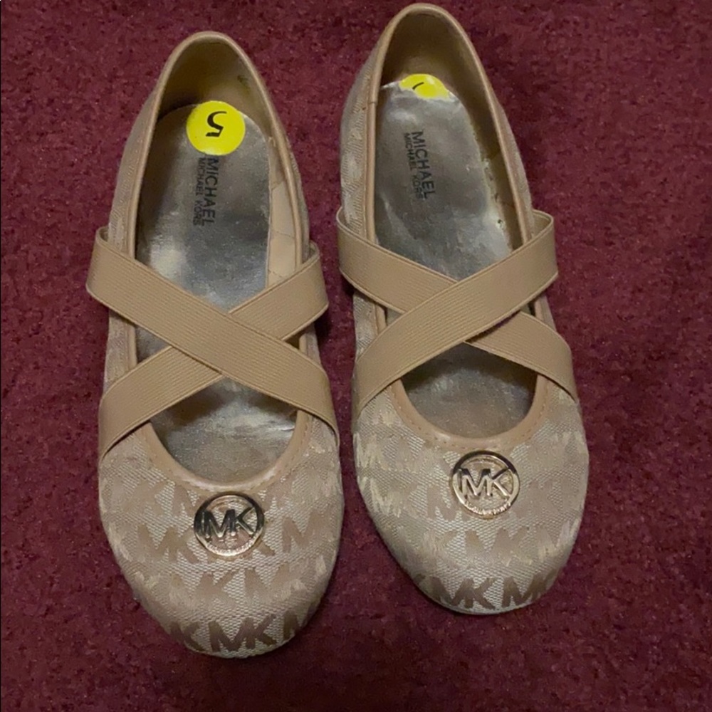 Michael kors kid shoe size 5